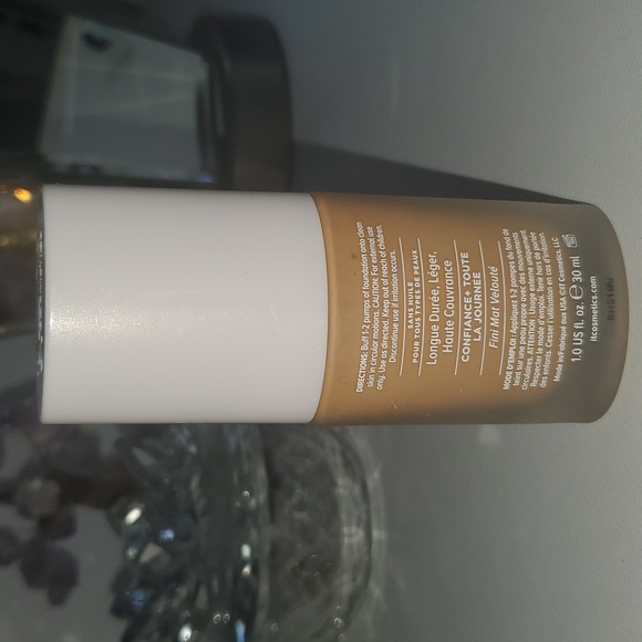 It Cosmetics Confidence In A Foundation Oil Free Matte Finish 240 - Picture 2 of 4
